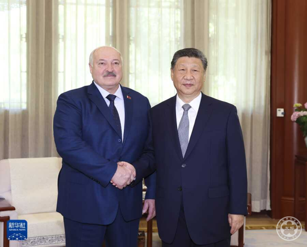 习近平会见白俄罗斯总统卢卡申科