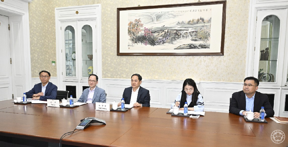 President Yang Wanming Holds Virtual Meeting with the Lincoln High School Girls Flag Football Team from the U.S. Washington State