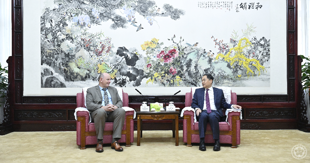 President Yang Wanming Meets with New Zealand Ambassador to China, Jonathan Austin